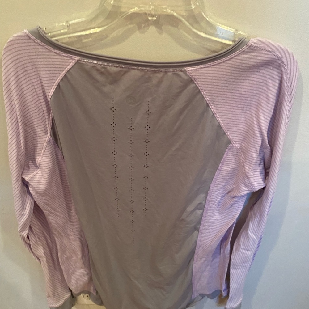 Lululemon long sleeve top size 8 - Picture 2 of 2